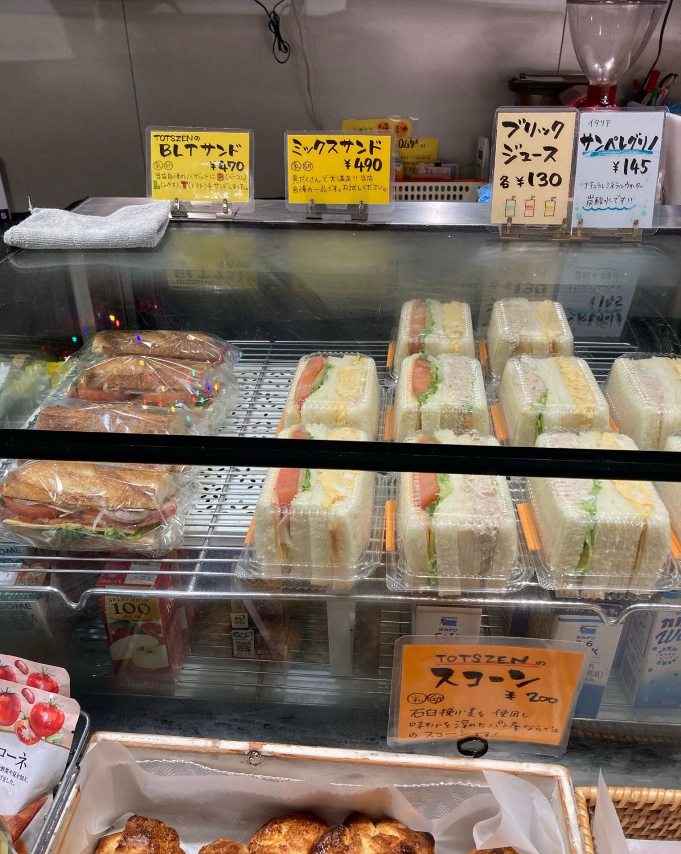 サンドイッチなどのショーケース