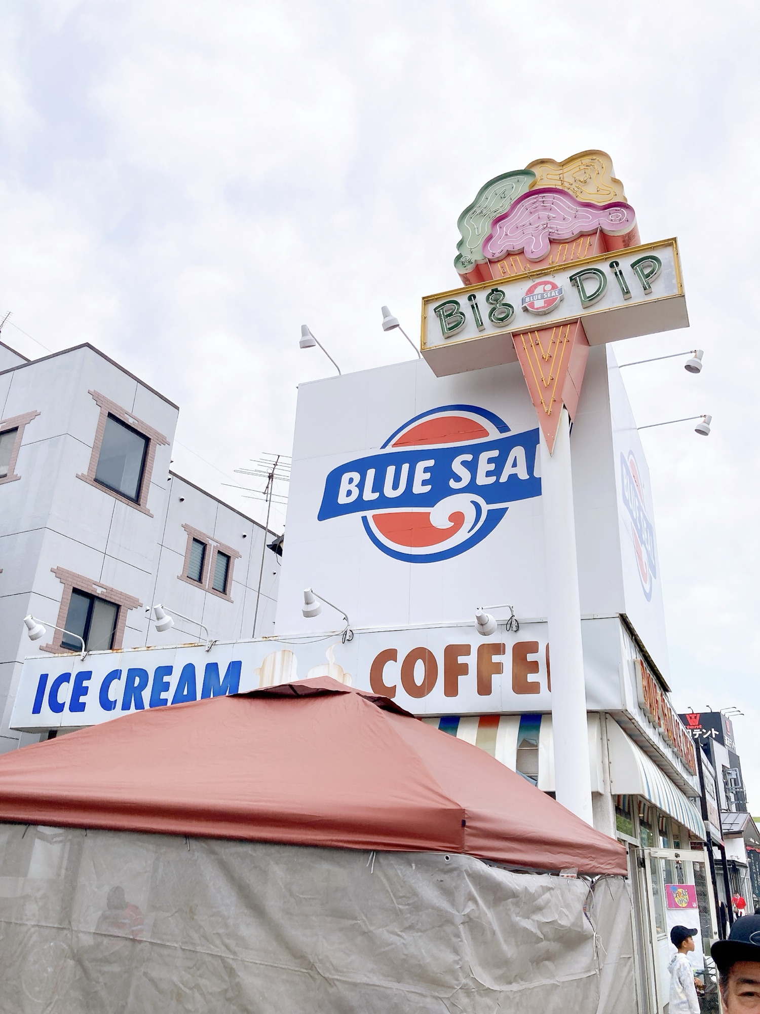 福生16号沿のブルーシール