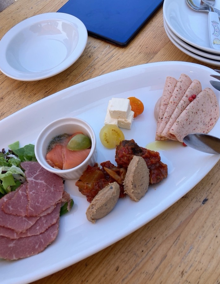 トラットリアのオードブル盛り合わせ