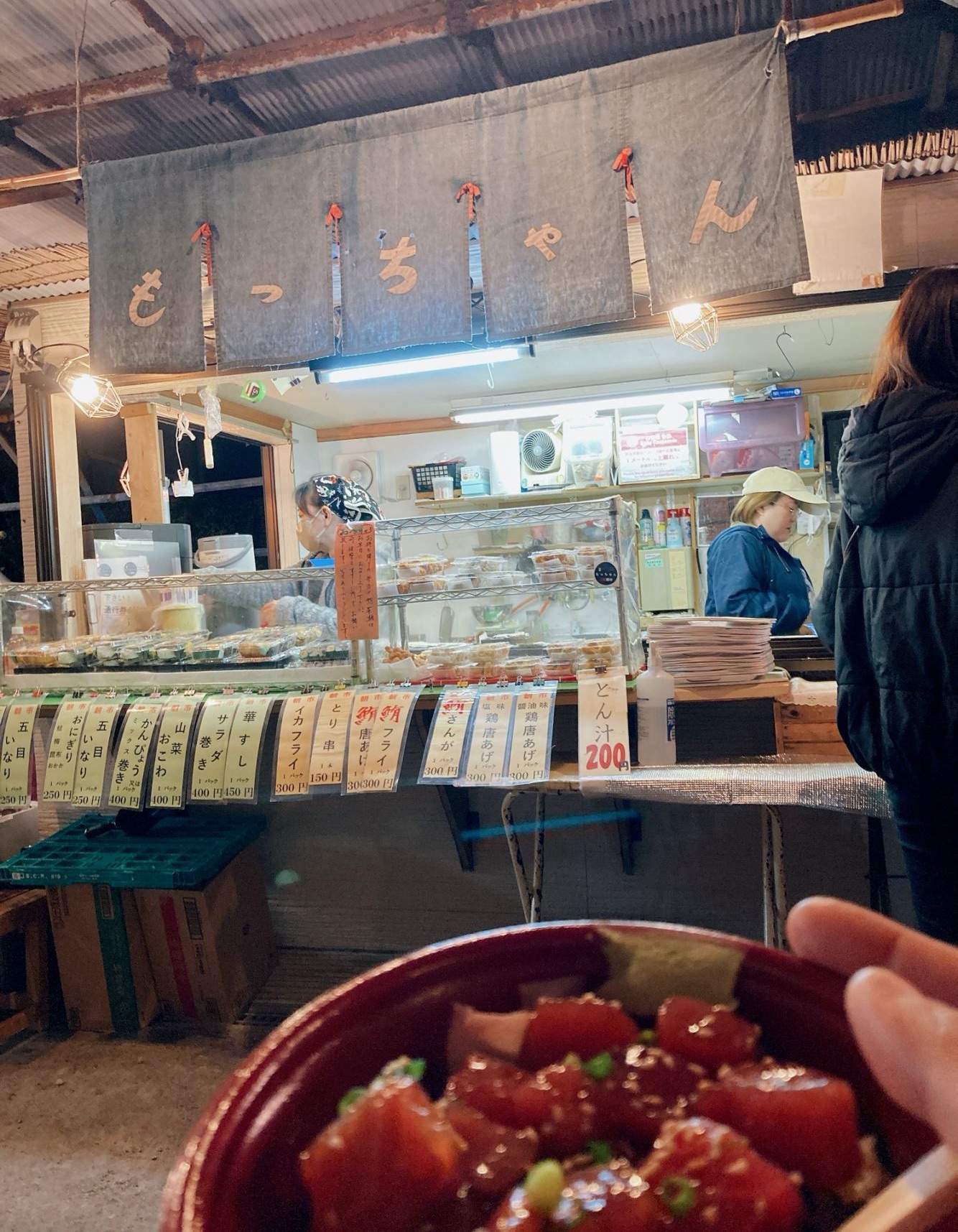 屋台で売ってる豚汁やマグロ丼