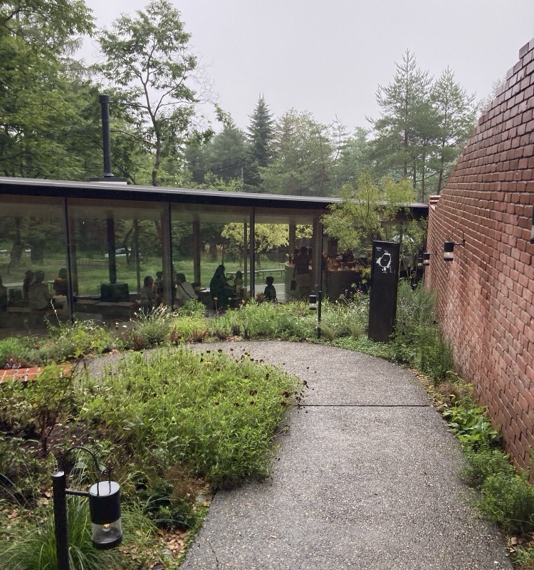 山の中に佇むtruffeの店舗