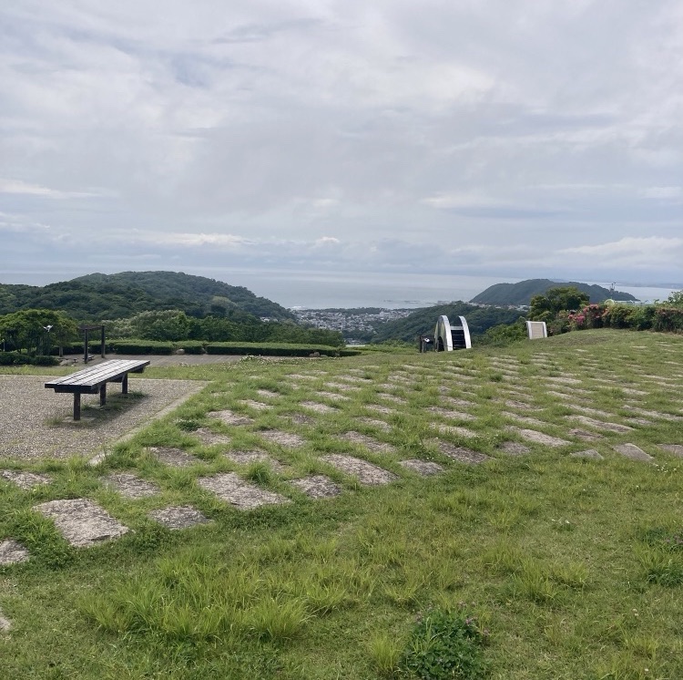 湘南国際村からみる葉山の海