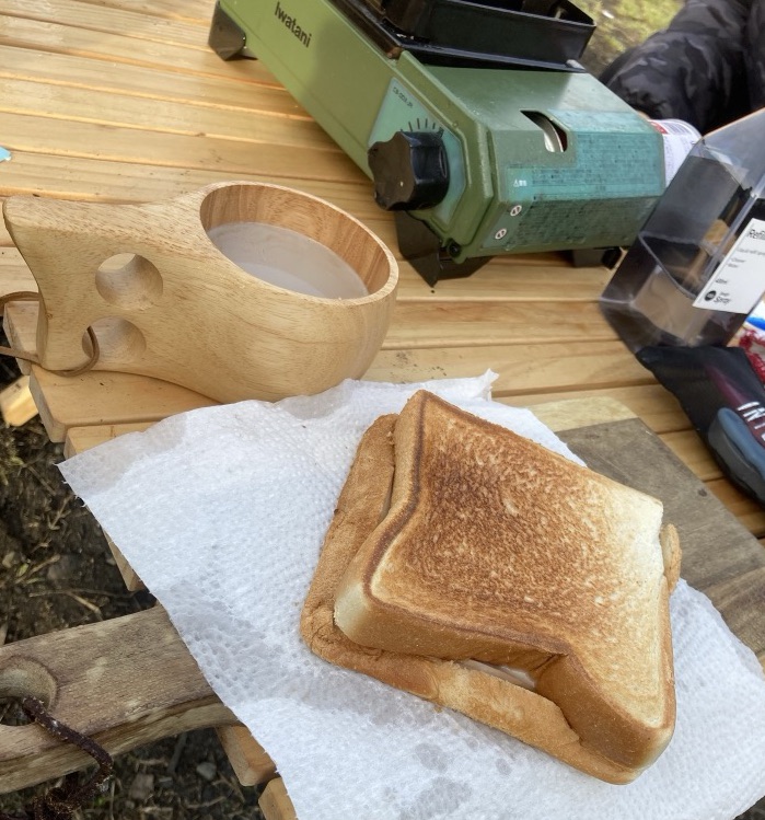 角田青少年広場でのキャンプの朝食