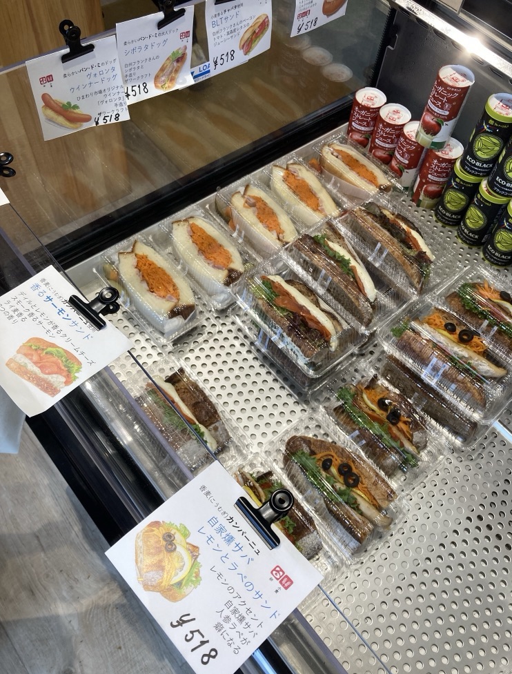 直営のパン屋のバゲットサンド